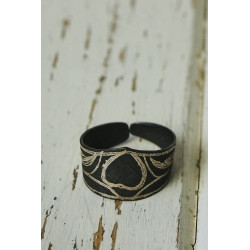 Akessbi’s ring with heart shaped design