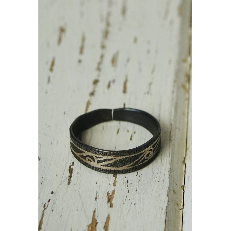 Akessbi ring with ethnic design _ 1