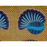 Tissu de wax de paon africain sur fond géométrique brun clair