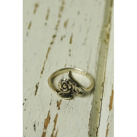 Antique silver ring in the shape of a flower