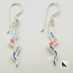 Silver and mother-of-pearl coloured strip earrings | Madibashop