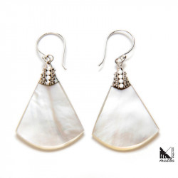 Triangle shapped silver and mother of pearl earrings | Madibashop