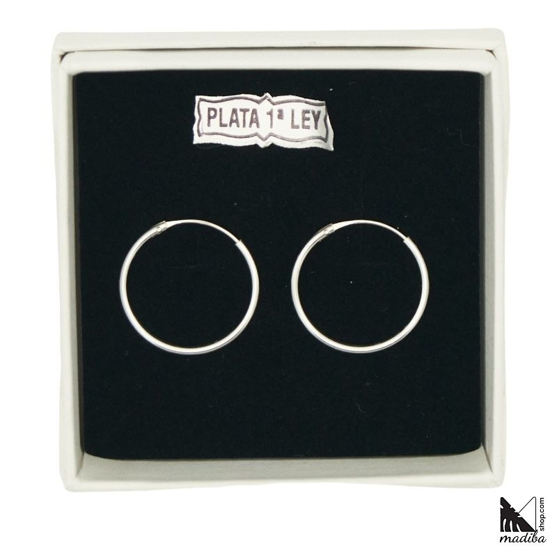 Sterling silver earrings with a thickness of 1,2mm.