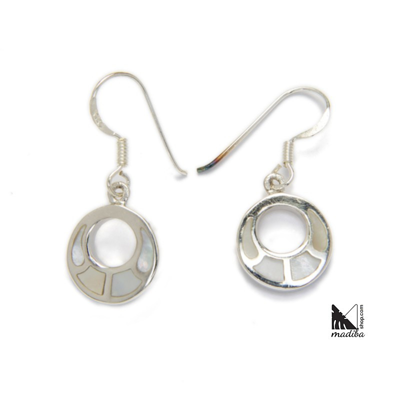 Silver and mother-of-pearl earrings in round shape