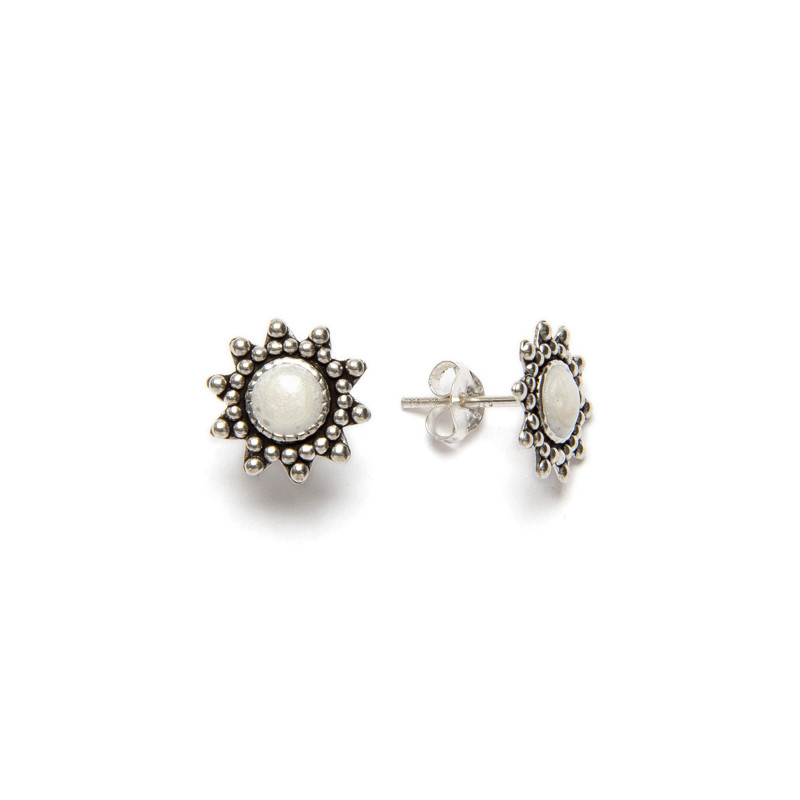 Small ethnic earring with mother-of-pearl _ 3