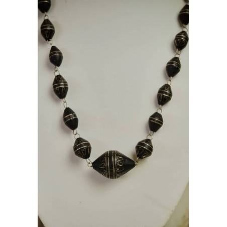 Hand-decorated Mauritanian pearl necklace