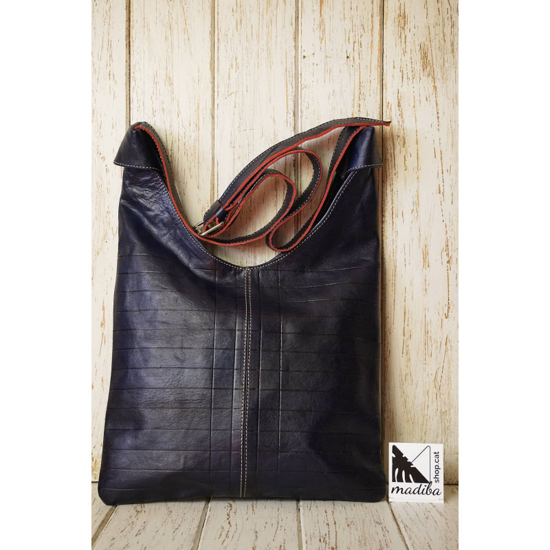 Khalid's shoulder strap leather bag with metallic sheet and decorative stitching _ 4