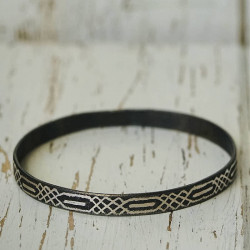 Thin, closed Akessbi bracelet